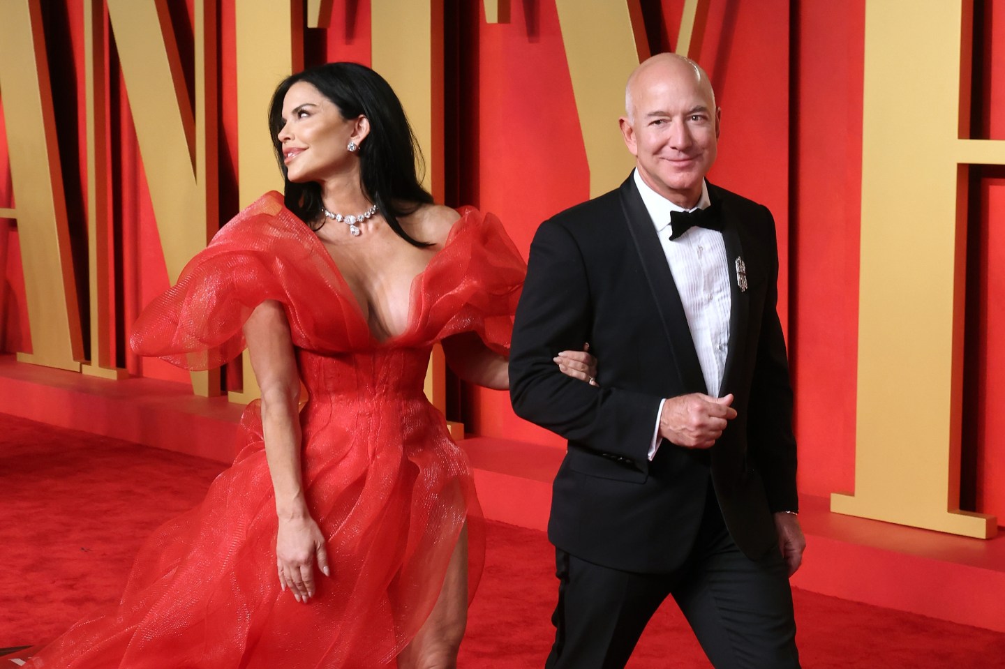 BEVERLY HILLS, CALIFORNIA &#8211; MARCH 10: Lauren Sanchez and Jeff Bezos attend the 2024 Vanity Fair Oscar Party hosted by Radhika Jones at Wallis Annenberg Center for the Performing Arts on March 10, 2024 in Beverly Hills, California. (Photo by Taylor Hill/Getty Images)