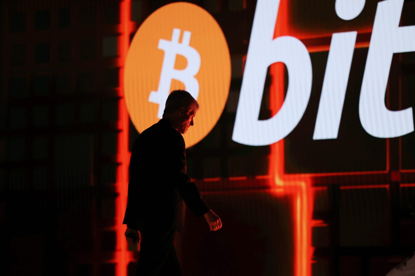 Michael Saylor hit by market revolt as his Bitcoin premium sinks
