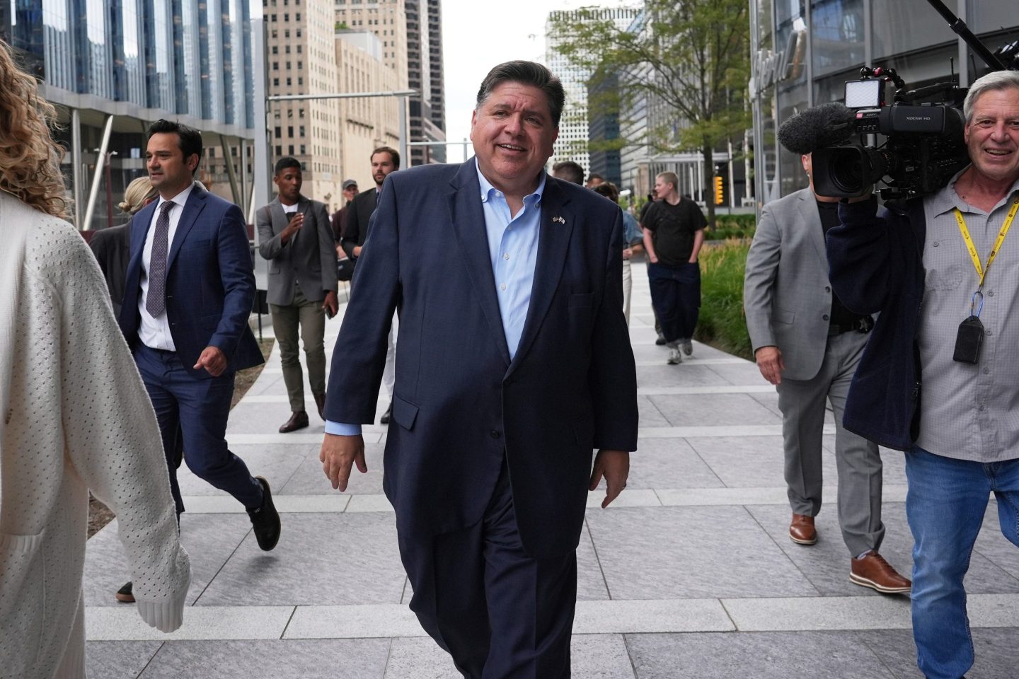 Billionaire governor of Illinois reveals in tax return that he won a $1.4 million jackpot in Las Vegas