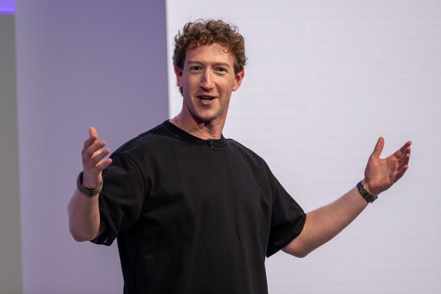 Mark Zuckerberg raises his arms on stage